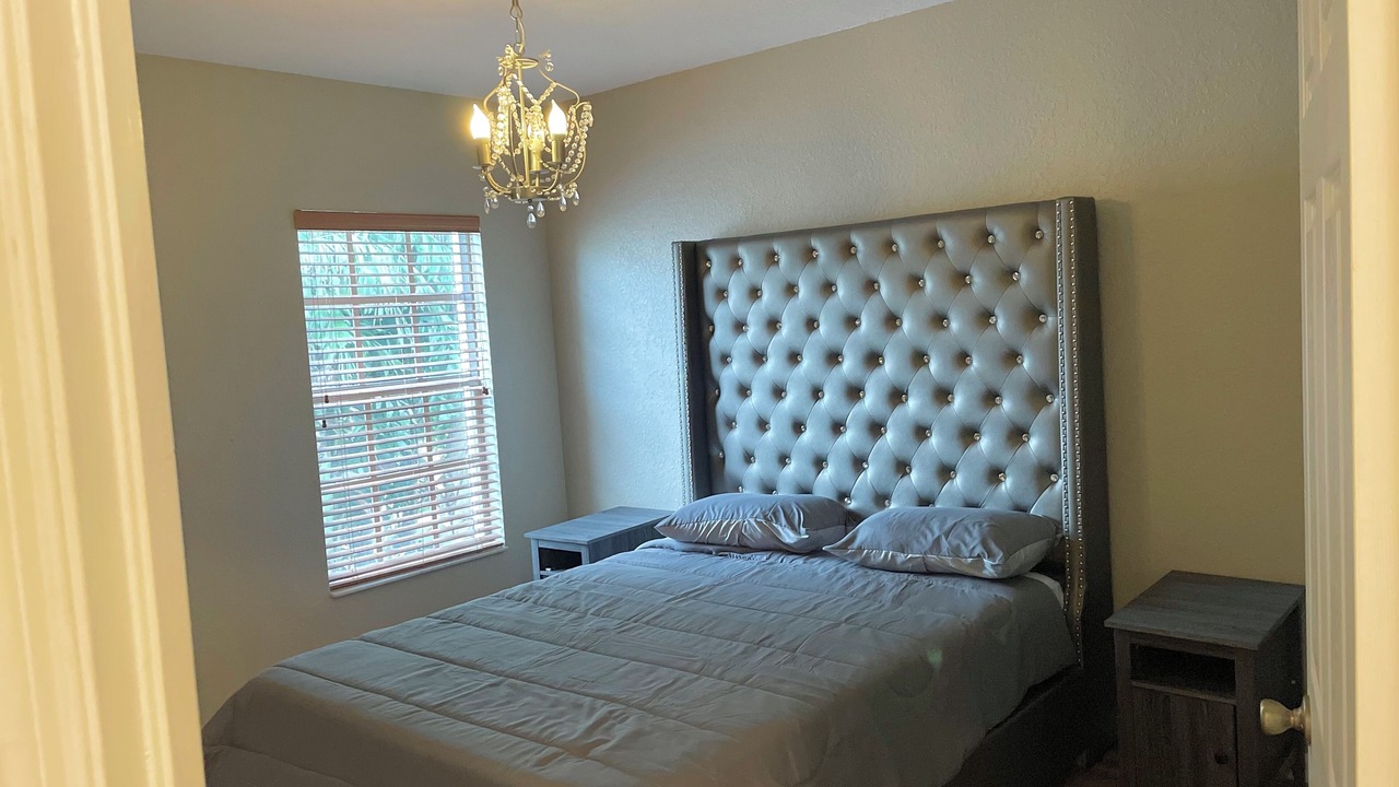 Photo of Bedroom in Lake Worth Corridor