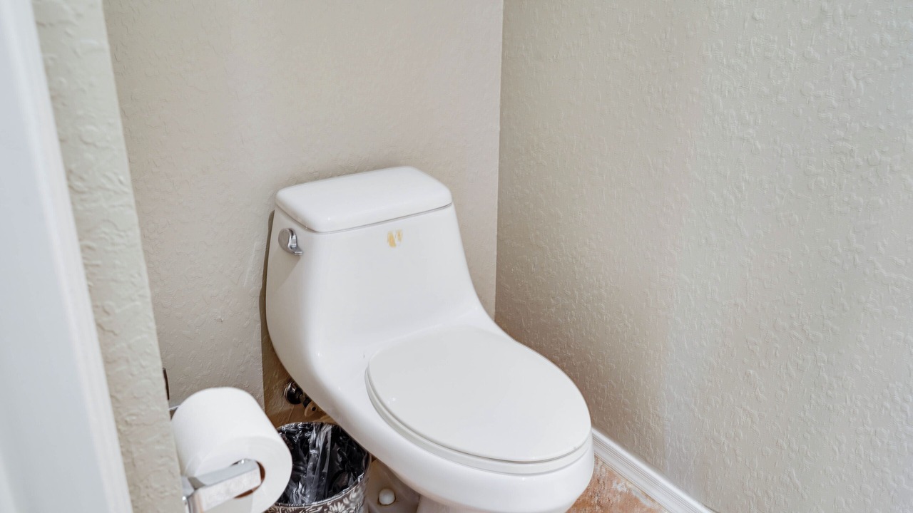 Photo of Bathroom in Lake Worth Corridor