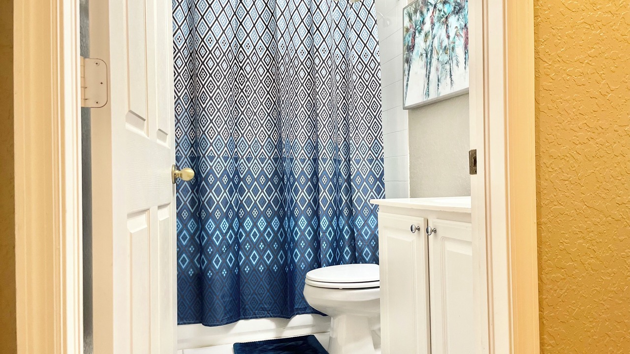 Photo of Bathroom in Lake Worth Corridor