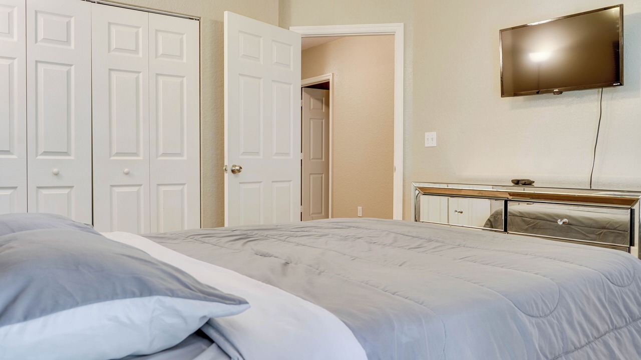 Photo of Bedroom in Lake Worth Corridor