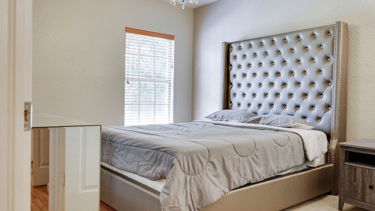 Photo of Bedroom in Lake Worth Corridor