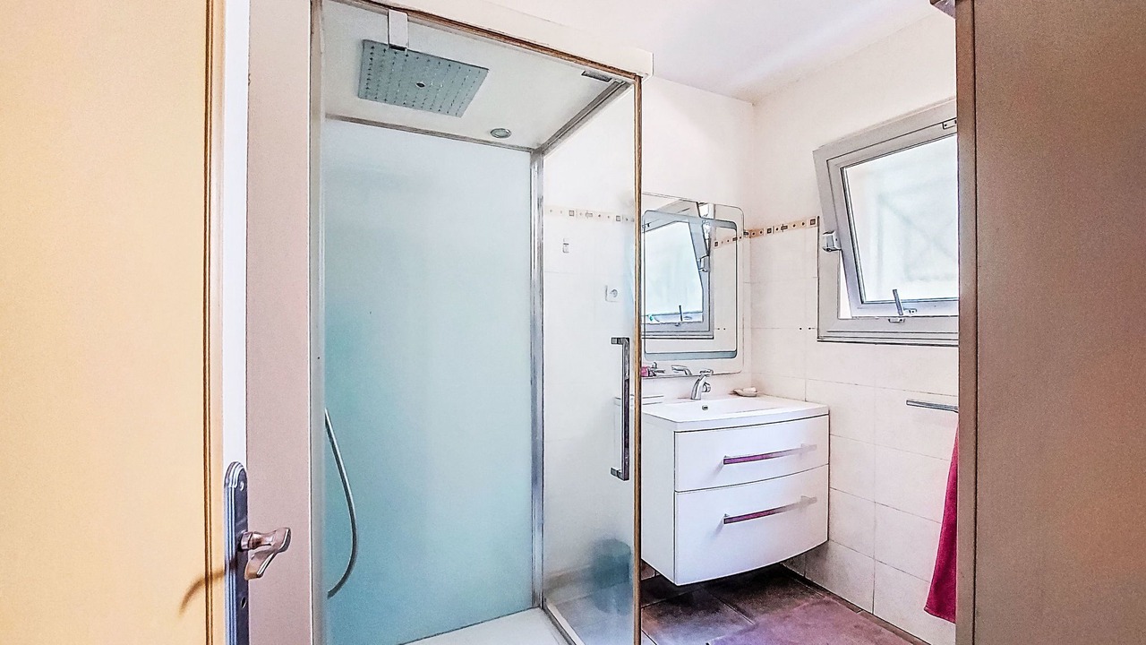 Photo of Bathroom in Saint-Pandelon