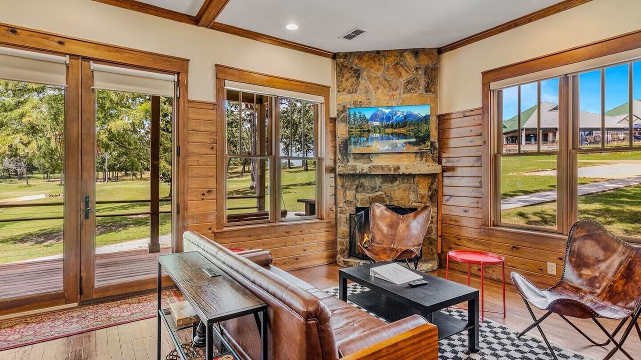 Photo of Livingroom in Lindale