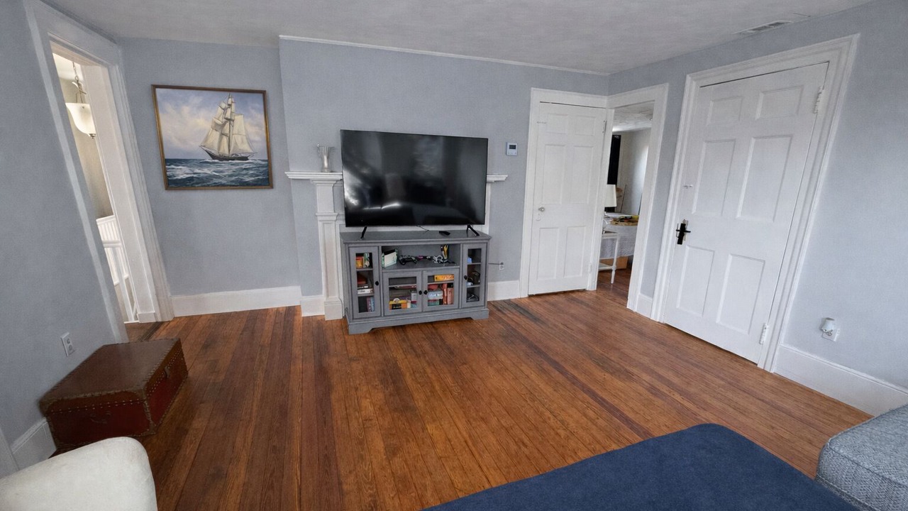 Photo of Livingroom in Warren
