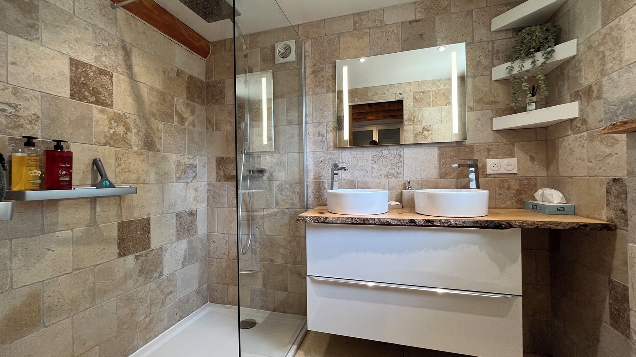 Photo of Bathroom in Avancon