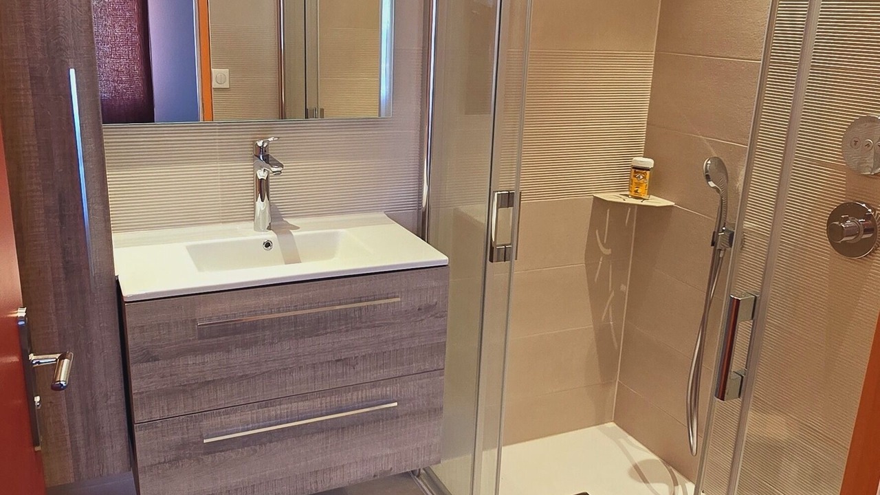 Photo of Bathroom in Matignon