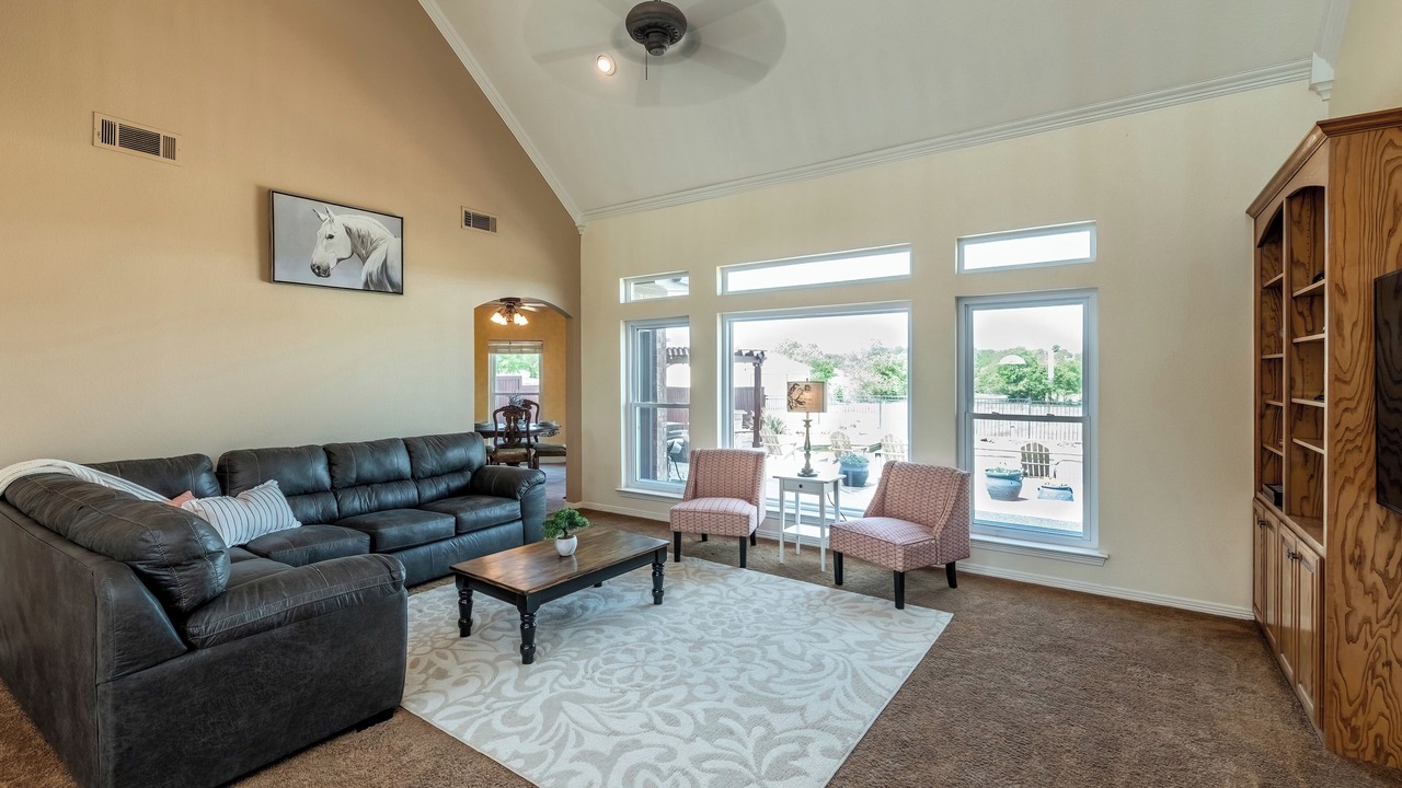 Photo of Livingroom in Ponder
