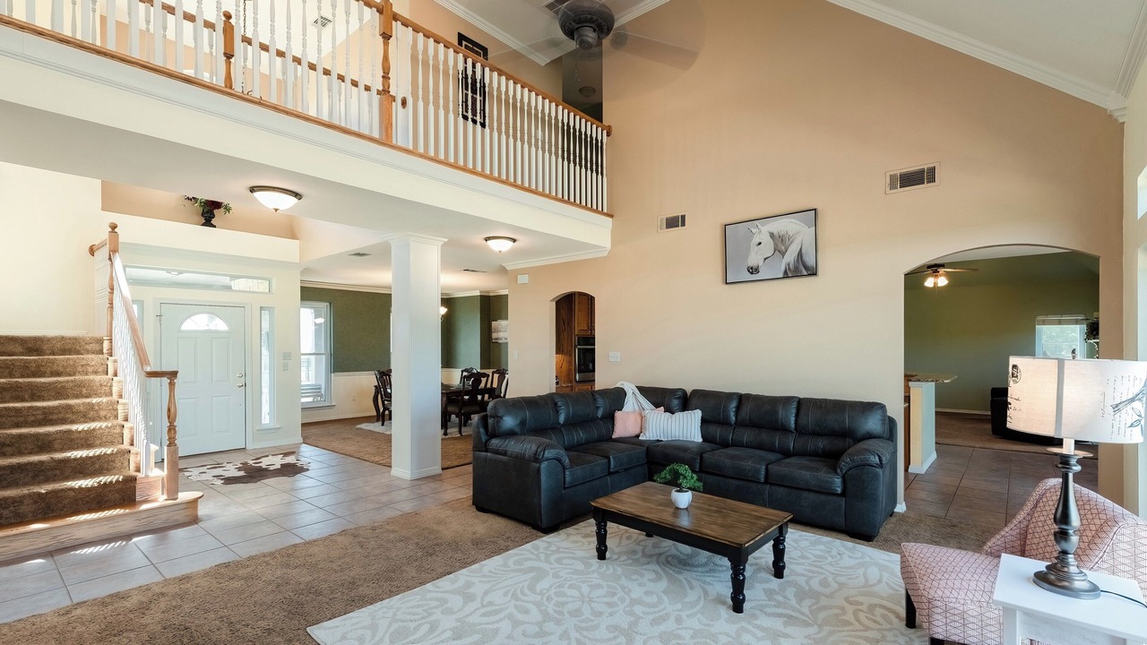 Photo of Livingroom in Ponder