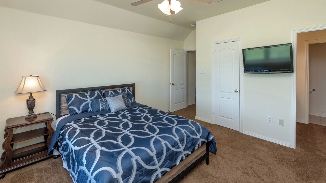 Photo of Bedroom in Ponder