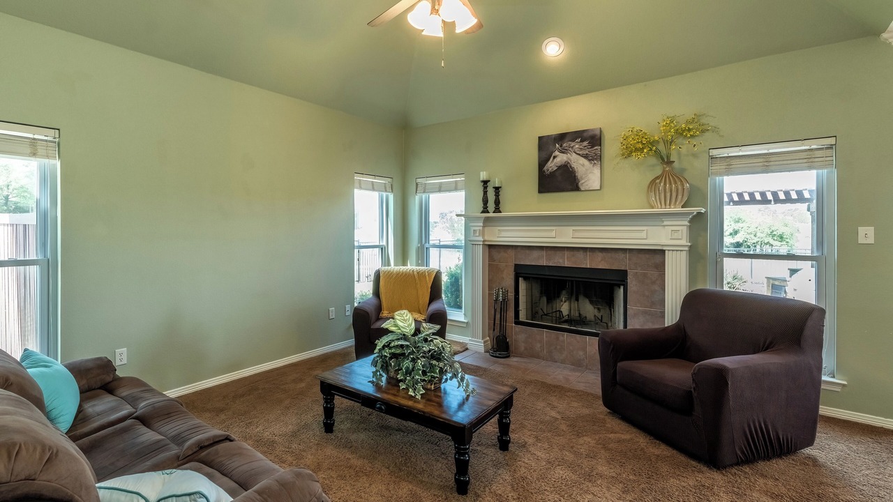 Photo of Livingroom in Ponder