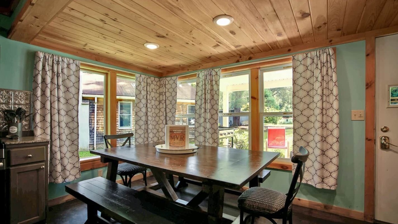 Photo of Others in Gaines