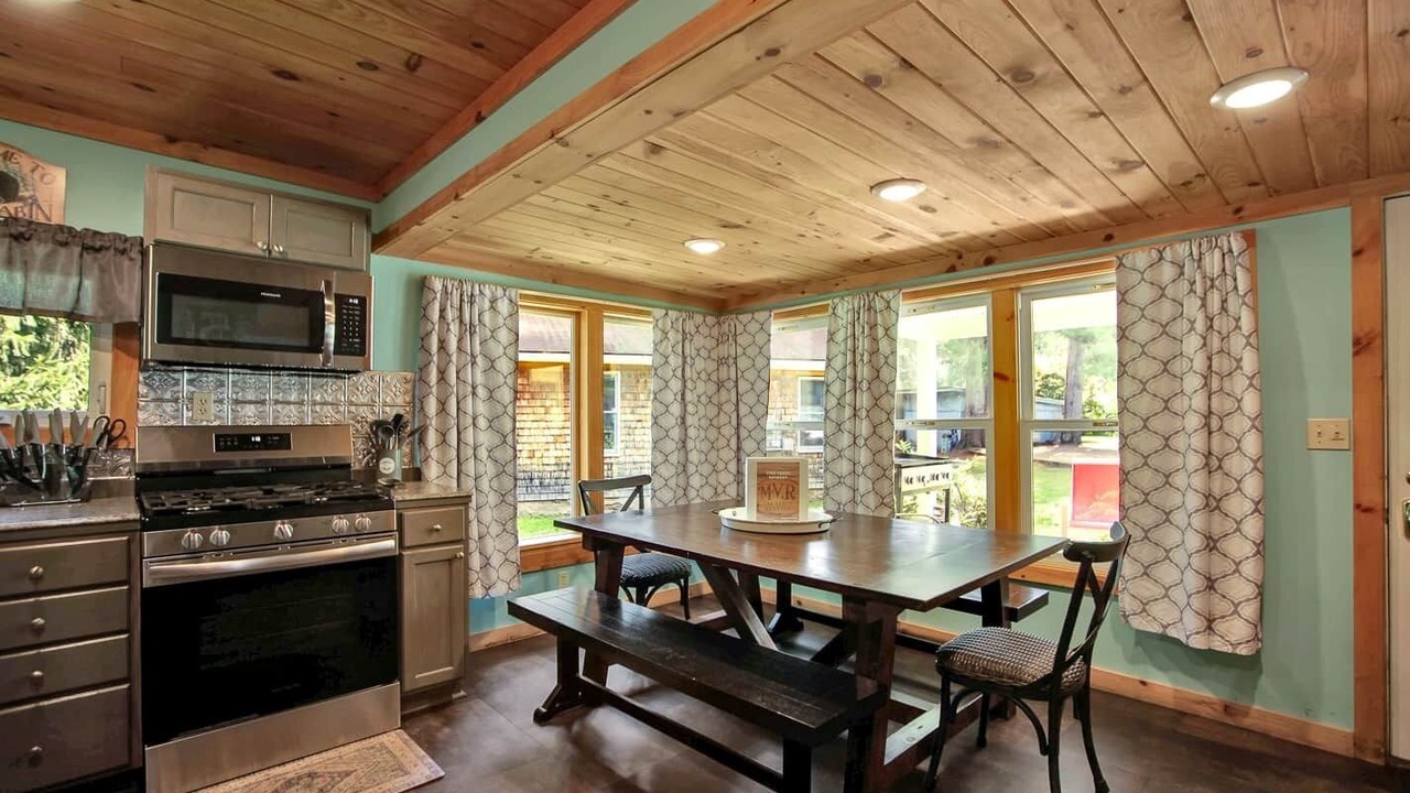 Photo of Others in Gaines