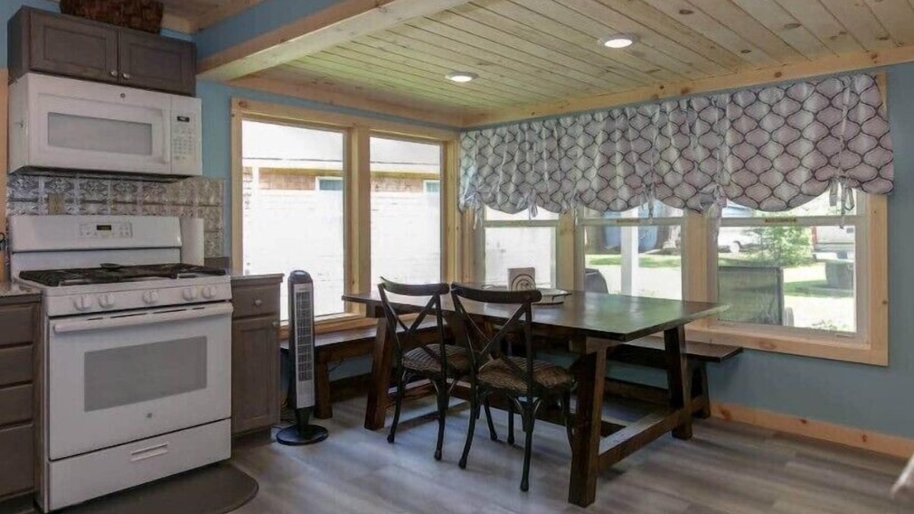 Photo of Others in Gaines