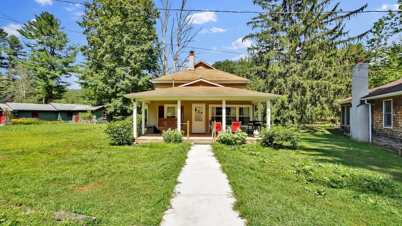 Photo of Others in Gaines