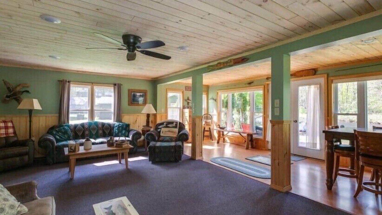 Photo of Others in Gaines