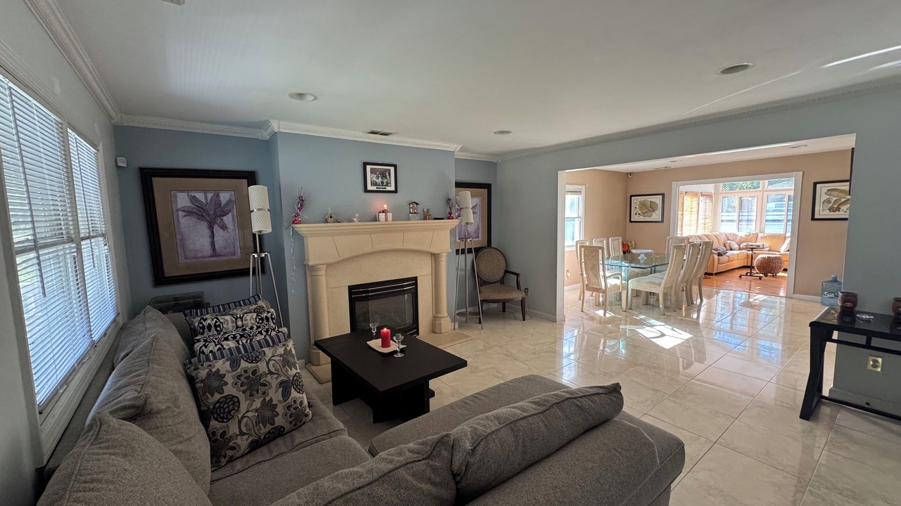 Photo of Livingroom in Shirley