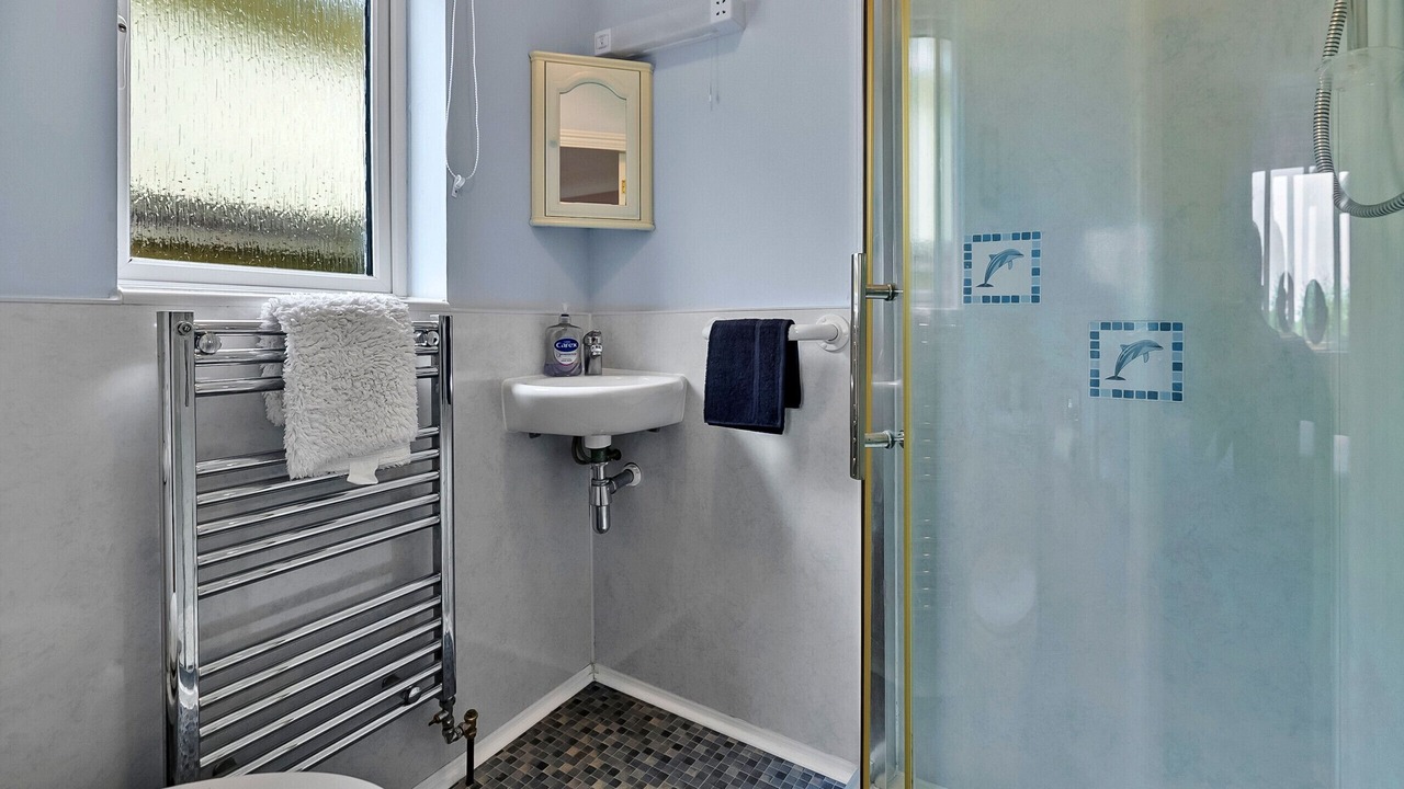 Photo of Bathroom in East Portlemouth