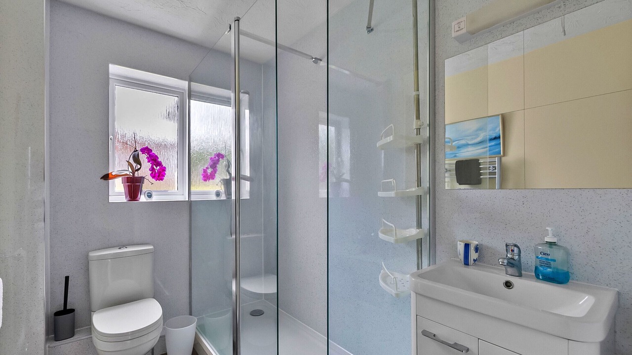 Photo of Bathroom in East Portlemouth