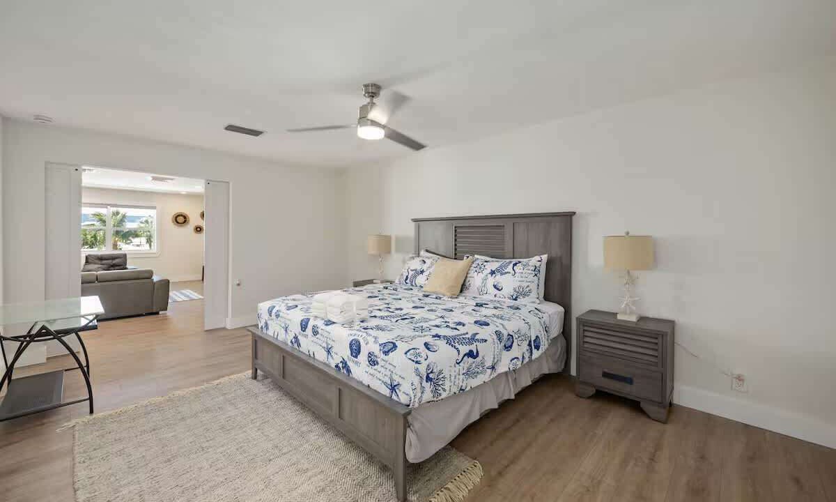 Photo of Bedroom in Riviera Beach