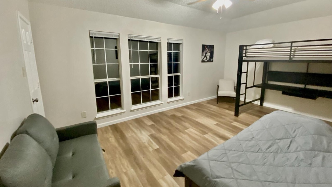Photo of Bedroom in Allen