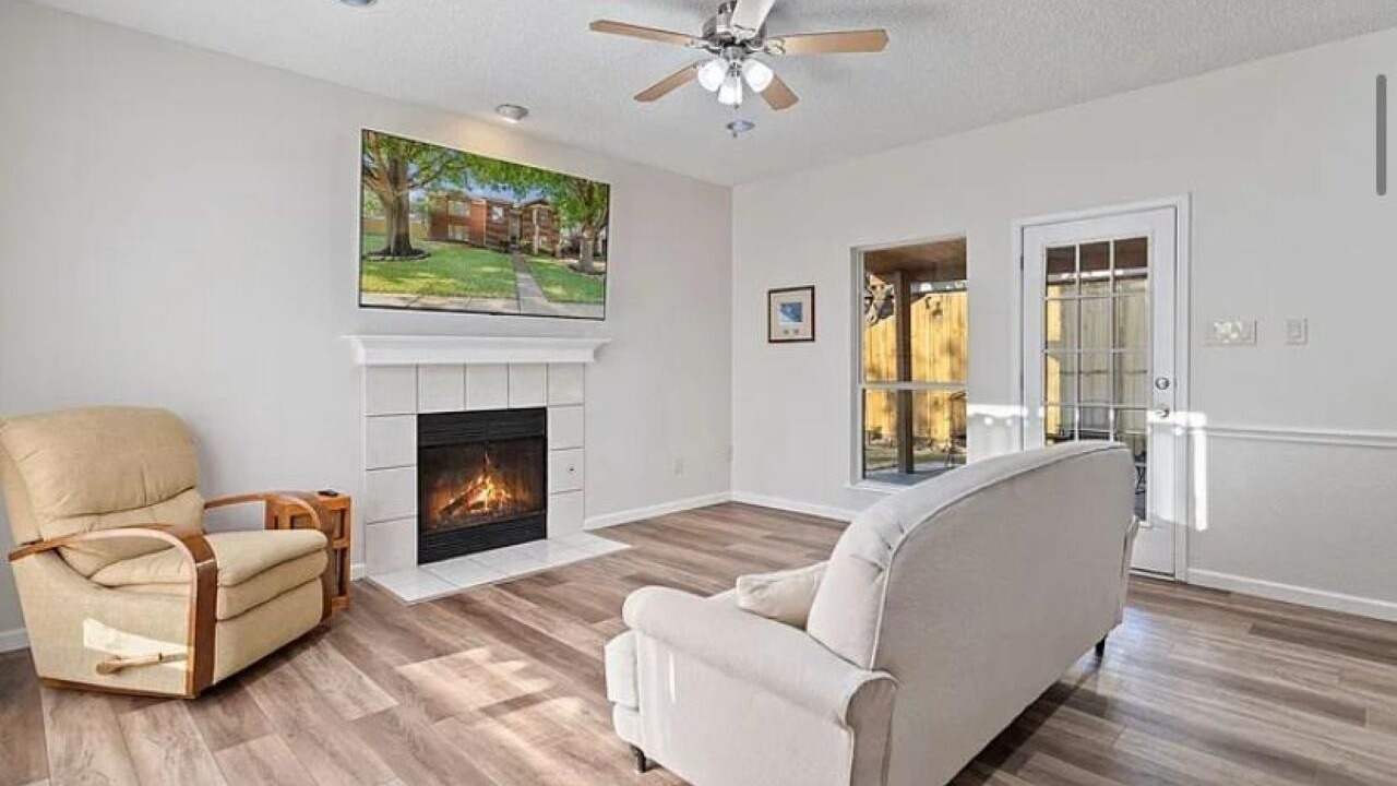 Photo of Livingroom in Allen