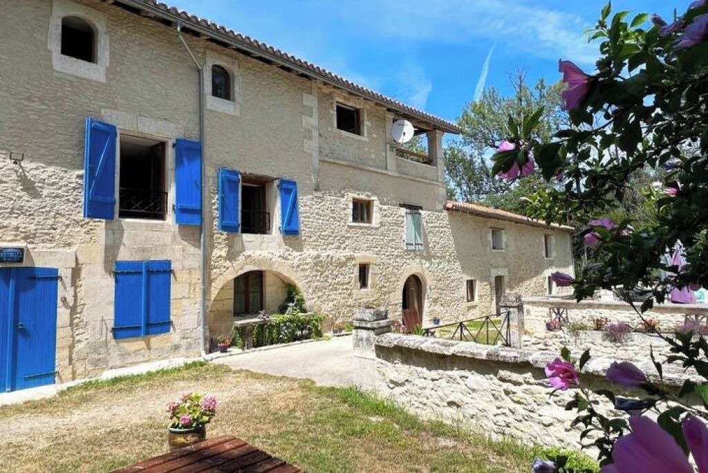 Photo of Outdoor in Champagne-et-Fontaine