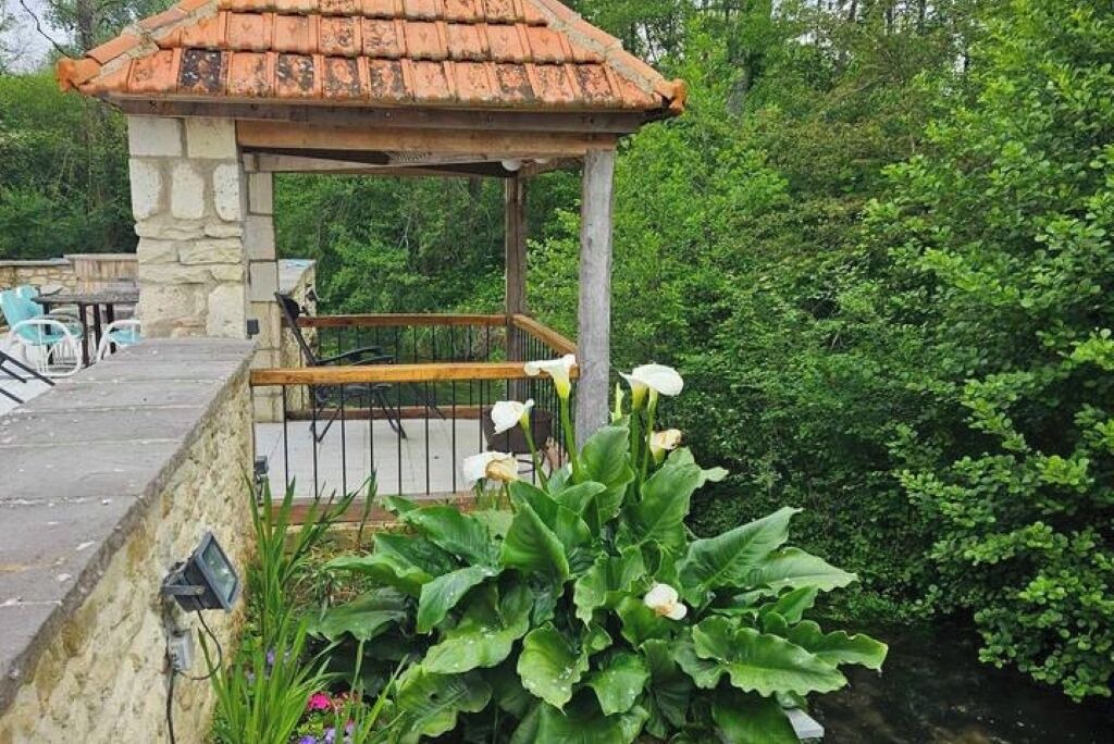 Photo of Outdoor in Champagne-et-Fontaine