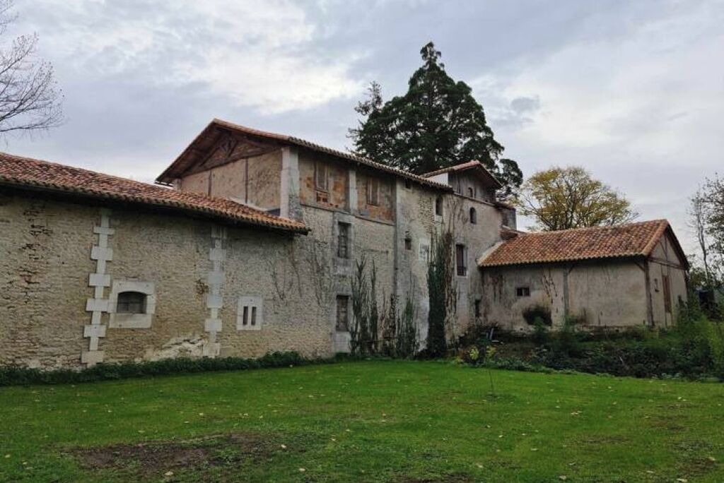 Photo of Outdoor in Champagne-et-Fontaine