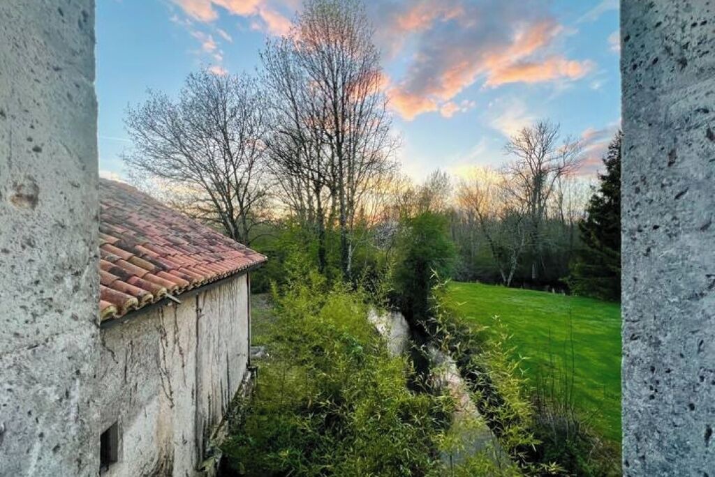 Photo of Outdoor in Champagne-et-Fontaine