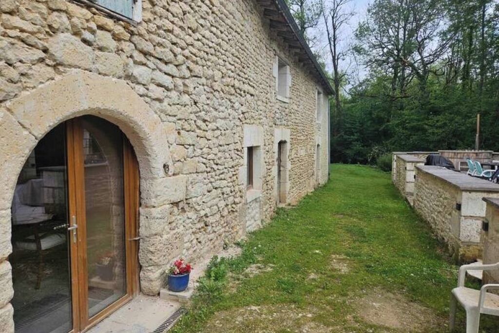 Photo of Outdoor in Champagne-et-Fontaine