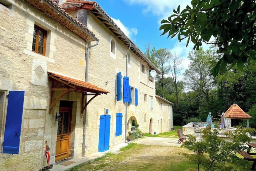 Photo of Outdoor in Champagne-et-Fontaine