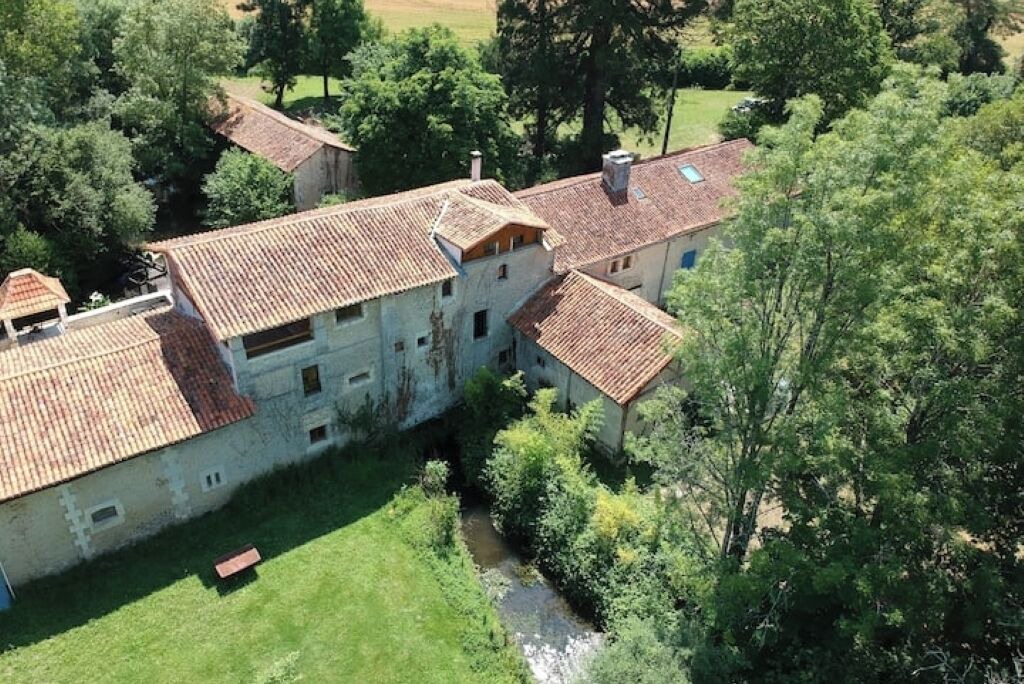 Photo of Outdoor in Champagne-et-Fontaine