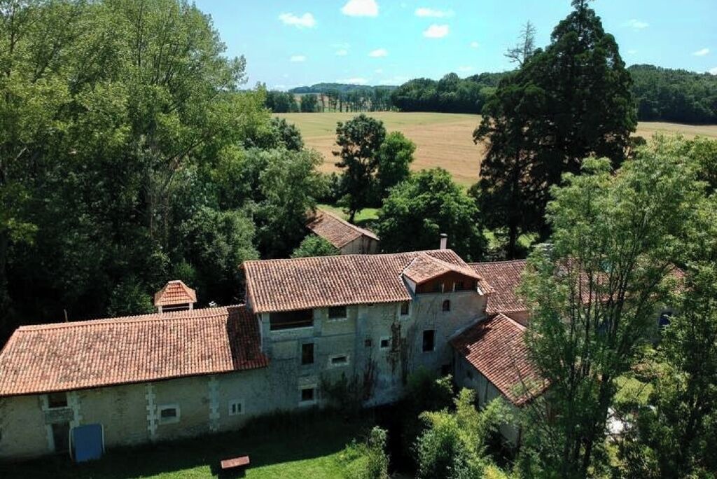 Photo of Outdoor in Champagne-et-Fontaine