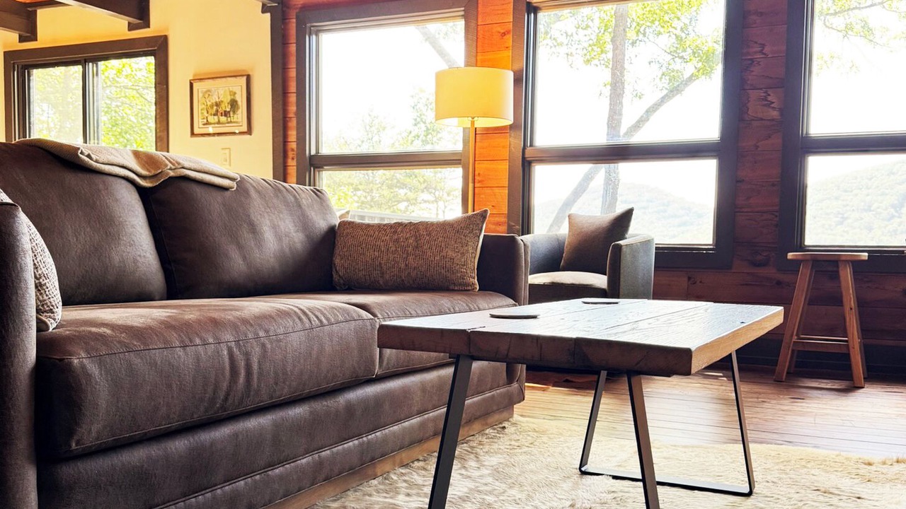 Photo of Livingroom in Big Canoe