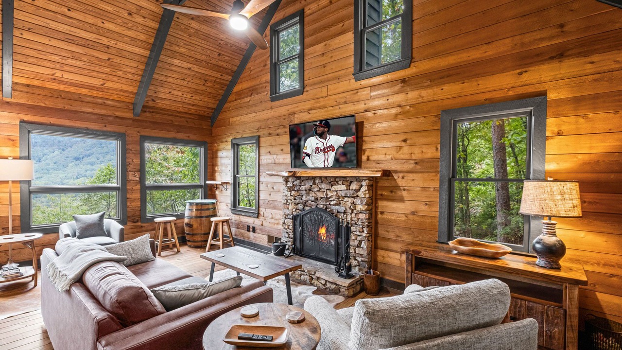 Photo of Livingroom in Big Canoe