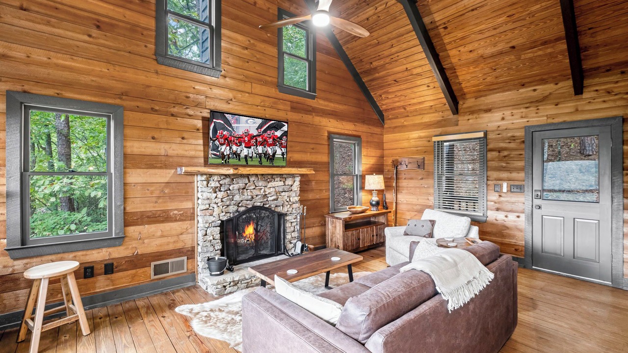 Photo of Livingroom in Big Canoe