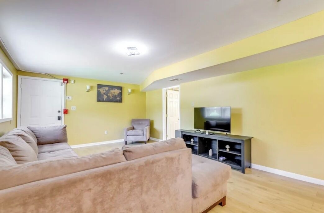 Photo of Livingroom in Candler-McAfee