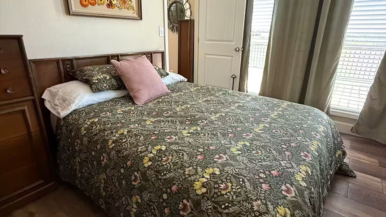 Photo of Bedroom in Eastland County
