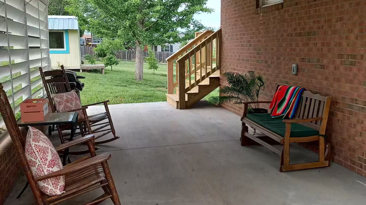 Photo of Patio Balcony in Broadway
