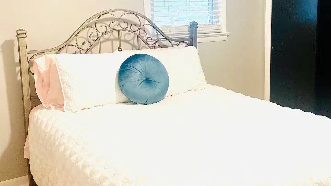 Photo of Bedroom in Broadway