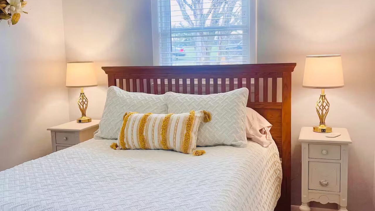 Photo of Bedroom in Broadway
