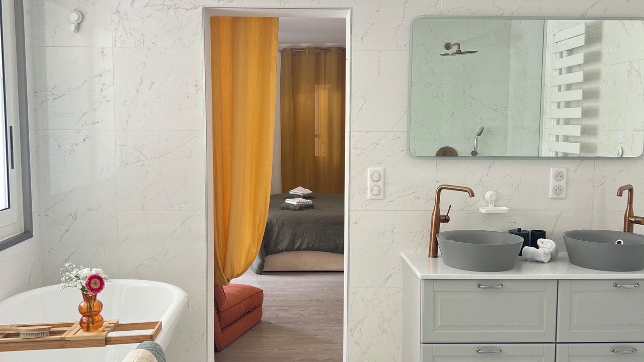 Photo of Bathroom in Contes