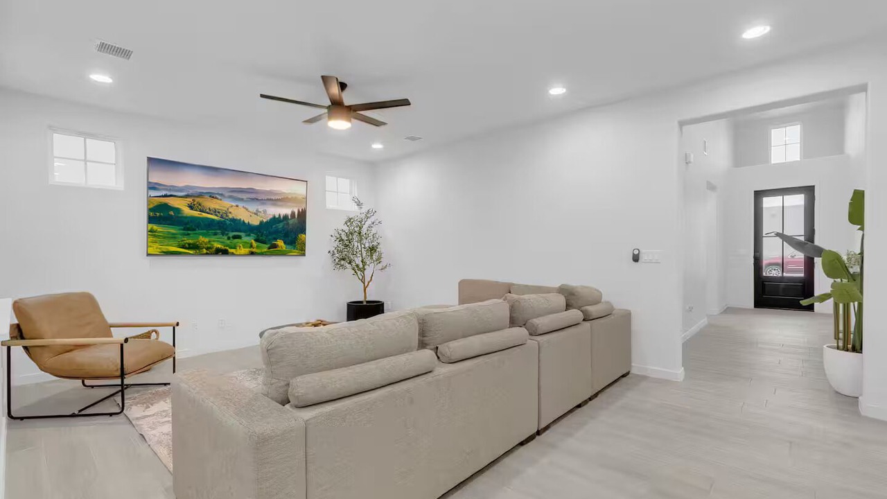Photo of Livingroom in Biggs Field
