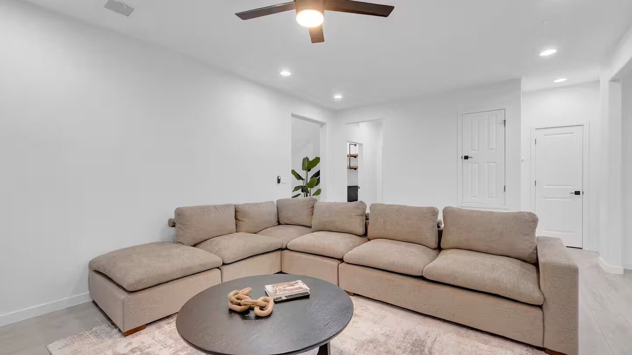 Photo of Livingroom in Biggs Field