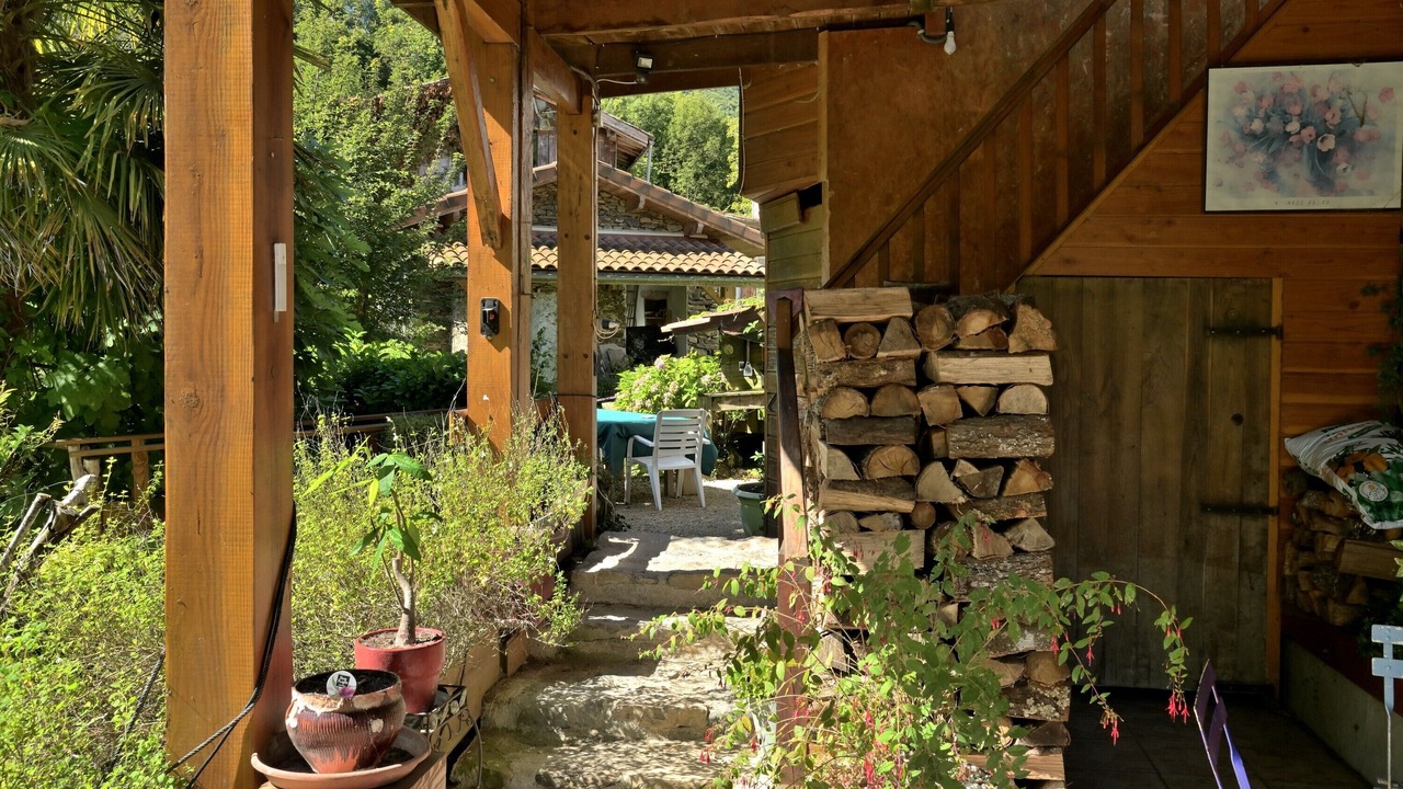 Photo of Patio Balcony in Chein-Dessus