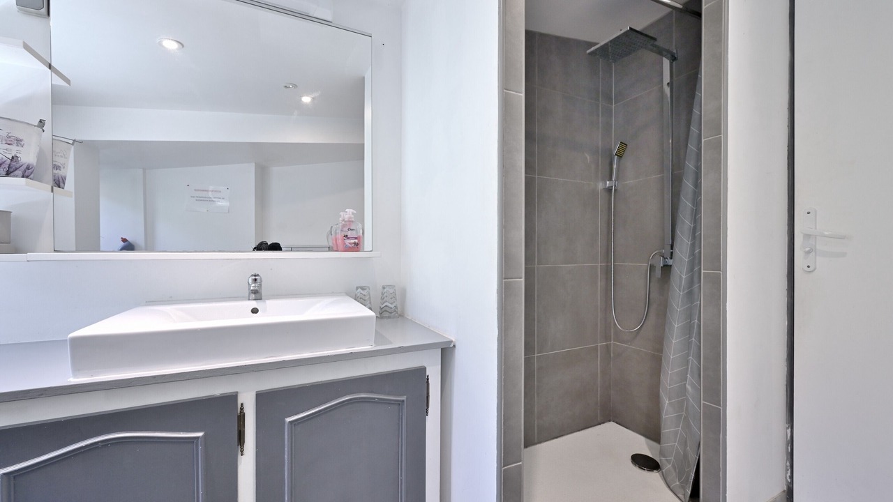 Photo of Bathroom in Chein-Dessus