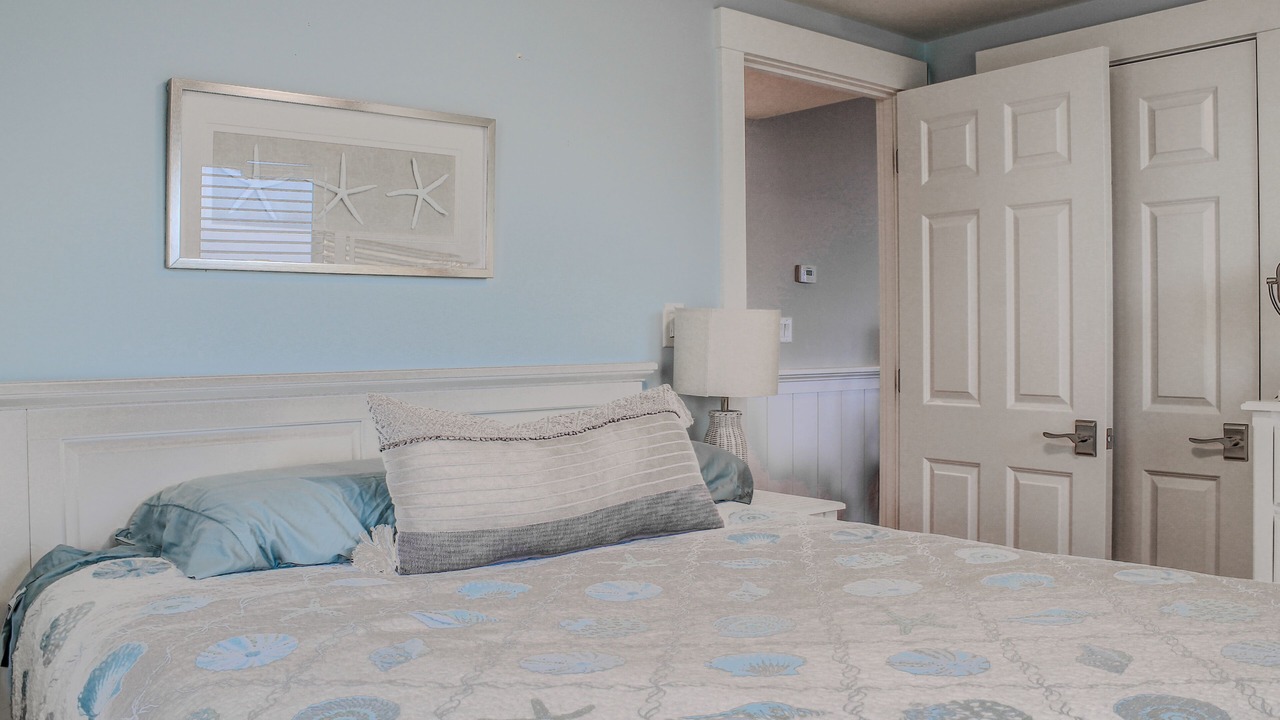 Photo of Bedroom in Popponesset