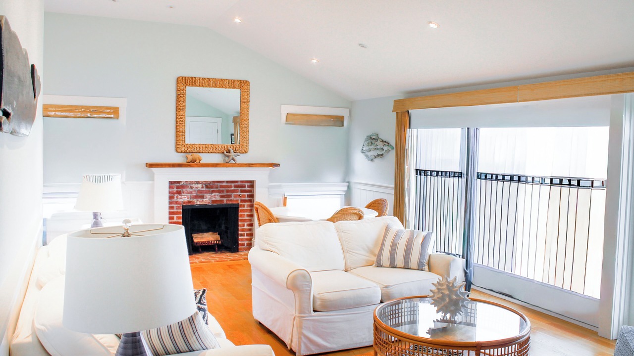 Photo of Livingroom in Popponesset