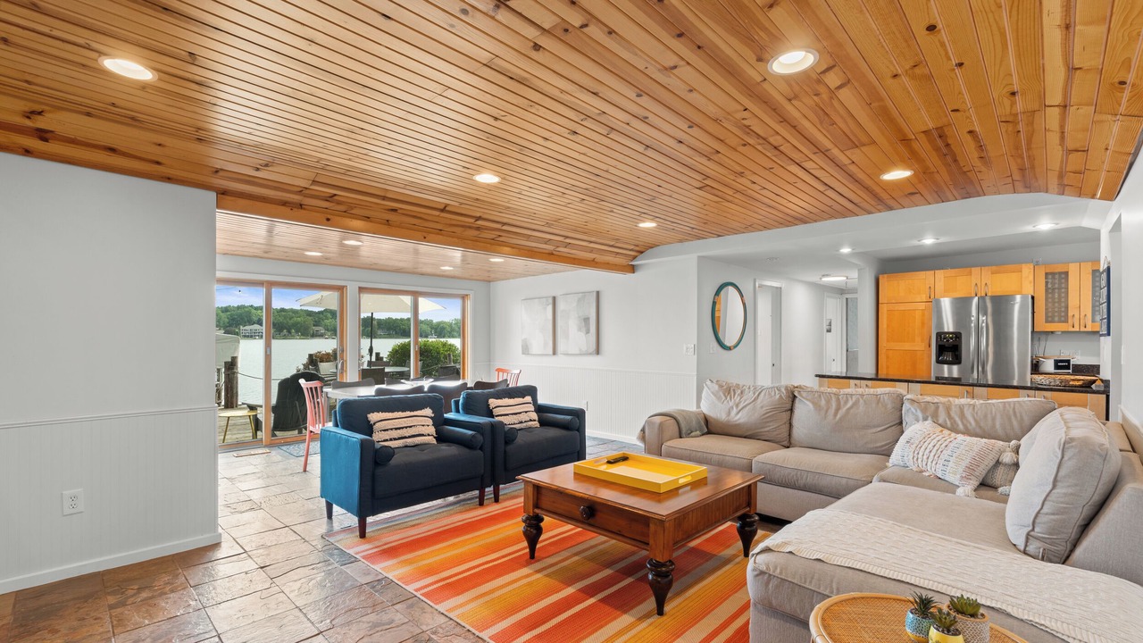 Photo of Livingroom in White Lake