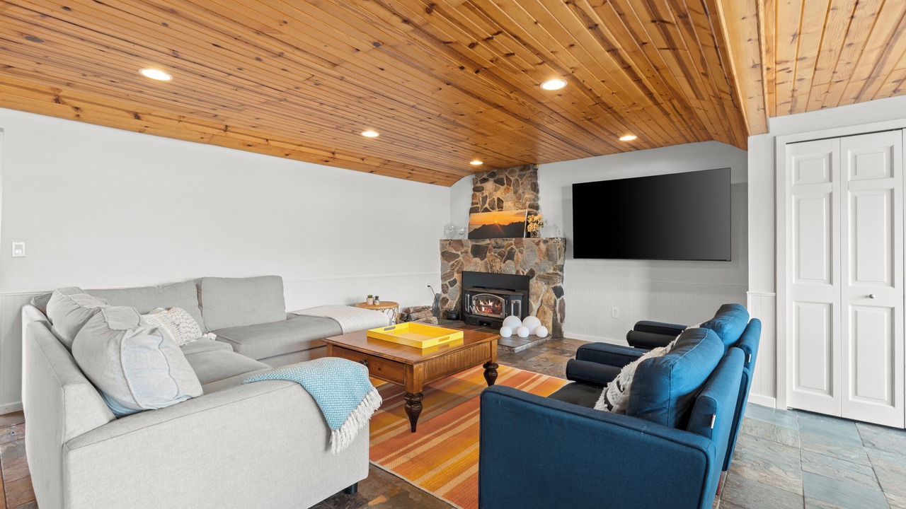 Photo of Livingroom in White Lake